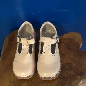 NWOT Girls Toddler Ginfive T-strap Mary Jane Style Flats Size 11mos